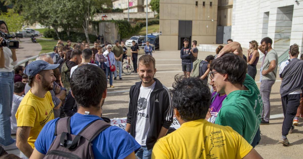 Li Demanen Dos Anys De Pres Per Un Cop De Colze A Un Mosso