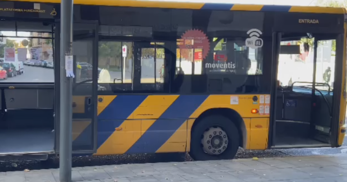 Once Heridos Al Chocar Un Autob S Y Un Coche En La Avenida Prat De La