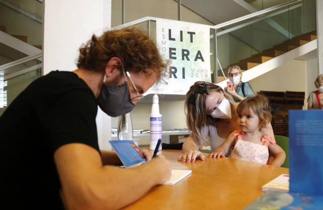 Lleida celebra un Sant Jordi d estiu descafeïnat i el sector fa una