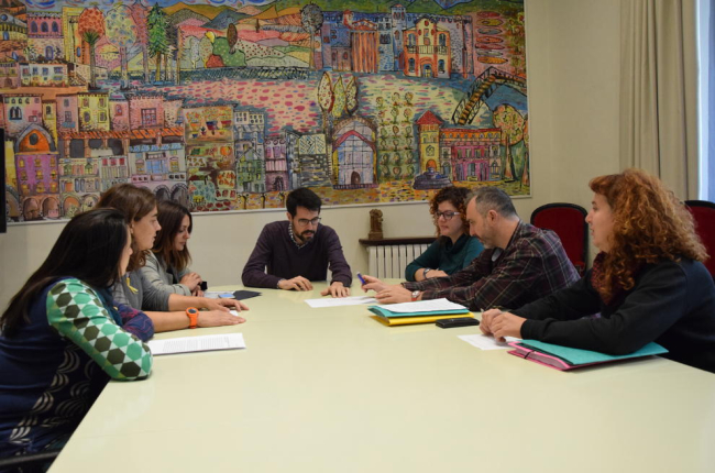 Esnoticia Recollides Firmes En Suport Dels Mestres De La Seu