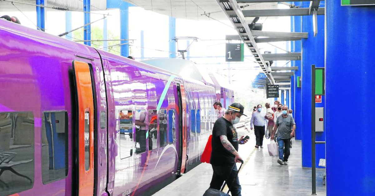TRANSPORT FERROCARRIL L'AVE 'low cost' s'estrena amb els trens plens i