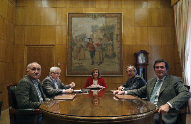 Imatge de la reunió entre la ministra en funcions d’Ocupació i els agents socials que es va fer ahir.