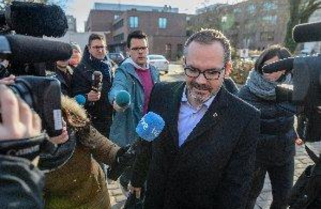 Puigdemont rep a la presó el vicepresident del Parlament