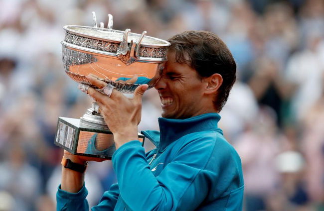 El balear celebra la conquesta de la seua onzena corona de Roland Garros.