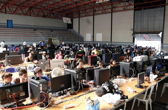 La Lan Party de Tàrrega reúne a 150 aficionados a la informática y los videojuegos
