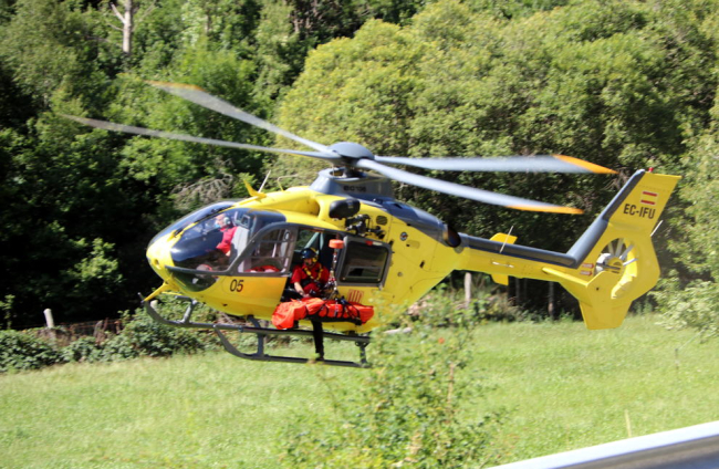 Vista del helicóptero que rescató el cuerpo del adolescente. 