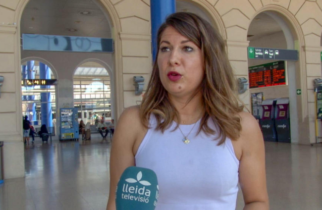Viatgers ahir al vestíbul de l’estació de trens de Lleida.
