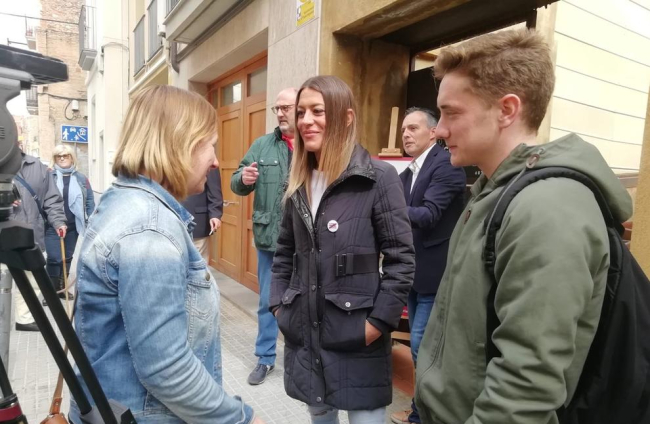 Pedro Sánchez, entre Meritxell Batet i la lleidatana Montse Mínguez, amb Iceta a la dreta de la imatge.