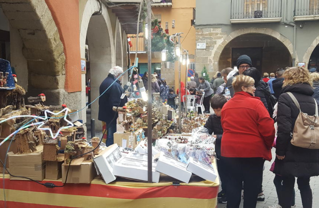Una de les parades del Mercat de Nadal que va acollir ahir Cervera.