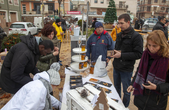 L’actuació dels Tabalers l’Espetec va amenitzar ahir el Mercat de Nadal d’Agramunt.