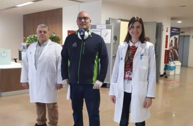 Comercial Pintures va donar ahir 9.800 guants, 15 ulleres i 75 vestits de protecció a l'hospital Arnau de Vilanova.