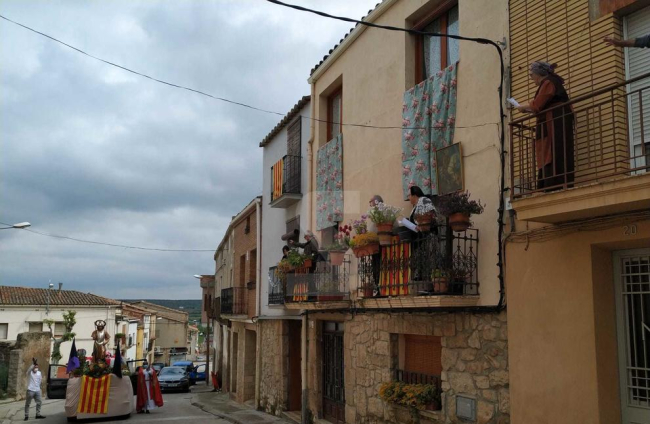 Puigverd de Lleida compleix amb la tradició de la processó de Sant Jordi