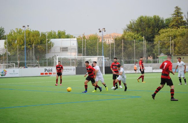 L’EFAC celebra la consecució de la Copa Lleida després de la victòria davant del Borges, ahir al Municipal de Mollerussa.