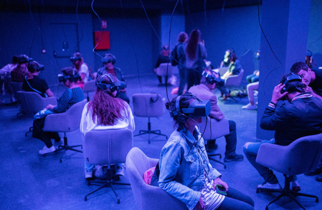 Els visitants també poden explorar l'interior de la Casa Amatller amb ulleres de realitat virtual.