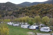 Un càmping ubicat al costat del riu Noguera Pallaresa al Pallars Sobirà. - EDGAR ALDANA