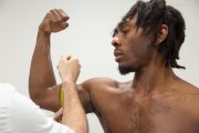 James Batemon, ahir durant la revisió mèdica a què el va sotmetre el club. - FORÇA LLEIDA