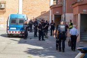 Imatge de la porta de seguretat que es va instal·lar al pis desocupat del carrer Júpiter. - GERARD HOYAS