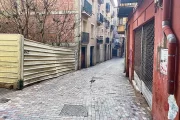 Ni un sol comerç queda al carrer Major de Fraga, el principal eix comercial de la ciutat fa unes dècades.