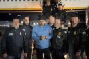 Fotografía que muestra al presidente de Venezuela, Nicolás Maduro, escoltado por agentes de la Administración para el Control de Drogas (DEA) en Nueva York (Estados Unidos).