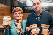 Ana Maria Estop i Josep Lluís Porté, amb els tres guardons. - FÒRUM GASTRONÒMIC DE GIRONA