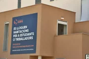 Un cartell oferint habitacions per llogar a estudiants i treballadors a Ciutat Jardí. - AMADO FORROLLA