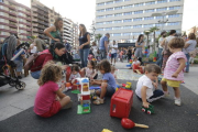 La ludoteca del Centre Històric va sortir ahir al carrer amb activitats per als més petits.