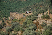 El nucli abandonat de Llirt, a les Valls de Valira.