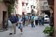 Un dels grups de nord-americans que ahir van visitar el centre històric de la Seu d’Urgell.