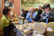 Imatge d’ahir de la 22a Fira de Formatges Artesans del Pirineu, dins de la Fira de Sant Ermengol.