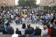 La plaça de Sant Pere es va omplir ahir de famílies i veïns amb motiu de la inauguració del nou local.