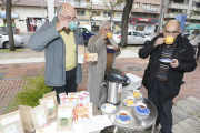 Los responsables de Pàmies Hortícoles ofrecieron ayer una degustación de stevia en Rovira Roure.