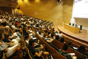 Recepción a los nuevos estudiantes el primer día de curso en el campus de Cappont.