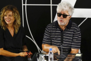 Emma Suárez i Pedro Almodóvar, en una imatge d’arxiu presentant la pel·lícula ‘Julieta’.