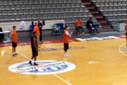 Papantoniou, amb la màscara, durant l’entrenament d’ahir.