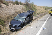 Imatges de l'aparatós accident a la carretera C-12 a Menàrguens