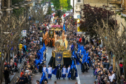 Milers de veïns segueixen els tradicionals passos del Diumenge de Rams