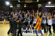 Imatges de la final de la Copa CERS i de la celebració dels campions