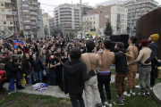 La banda de Osona elevó la temperatura ayer al mediodía en la plaza Ricard Viñes con un concierto ante más de 200 seguidores.