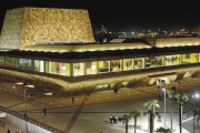 L’edifici del Palau de Congressos i Teatre de la Llotja es va inaugurar el gener del 2010.