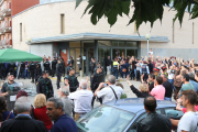 La llegada de guardias civiles ante la Sala de Ponts. 