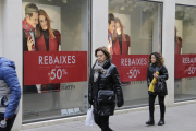 Botigues de Lleida s’han avançat aquest any més que mai a l’inici oficial de les rebaixes d’aquest dissabte.