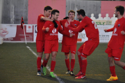 Els jugadors de l’Alpicat celebrant un dels gols del partit.