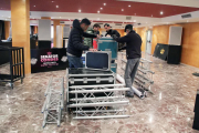 Preparativos ayer en el hotel Senator Condes, que organiza una fiesta para 2.000 personas.