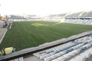 Foto de les obres de renovació de la gespa executades a finals d’agost i principis de setembre.