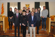 Anna Folch y Marc Solsona, con los mediadores culturales de la ciudad y concejales del consistorio. 