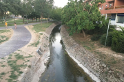 El río Sió ayer a su paso por el núcleo urbano de Agramunt.