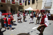 Un momento del pasacalles de apertura del XXI Mercat Medieval de Almenar, ayer al mediodía.