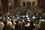 La interpretación de Les Completes del Santíssim Misteri llenó de público la colegiata de Santa Maria de Cervera. 