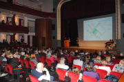 El acto llenó el teatro L’Amistat. 