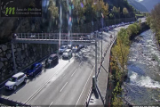 Vista de las retenciones registradas ayer en Andorra, tanto en sus accesos como en el interior. 